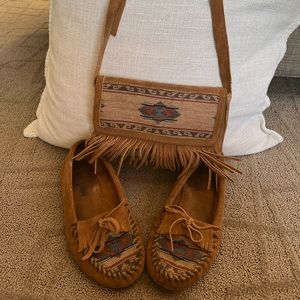 MINNETONKA SHOES AND BAG